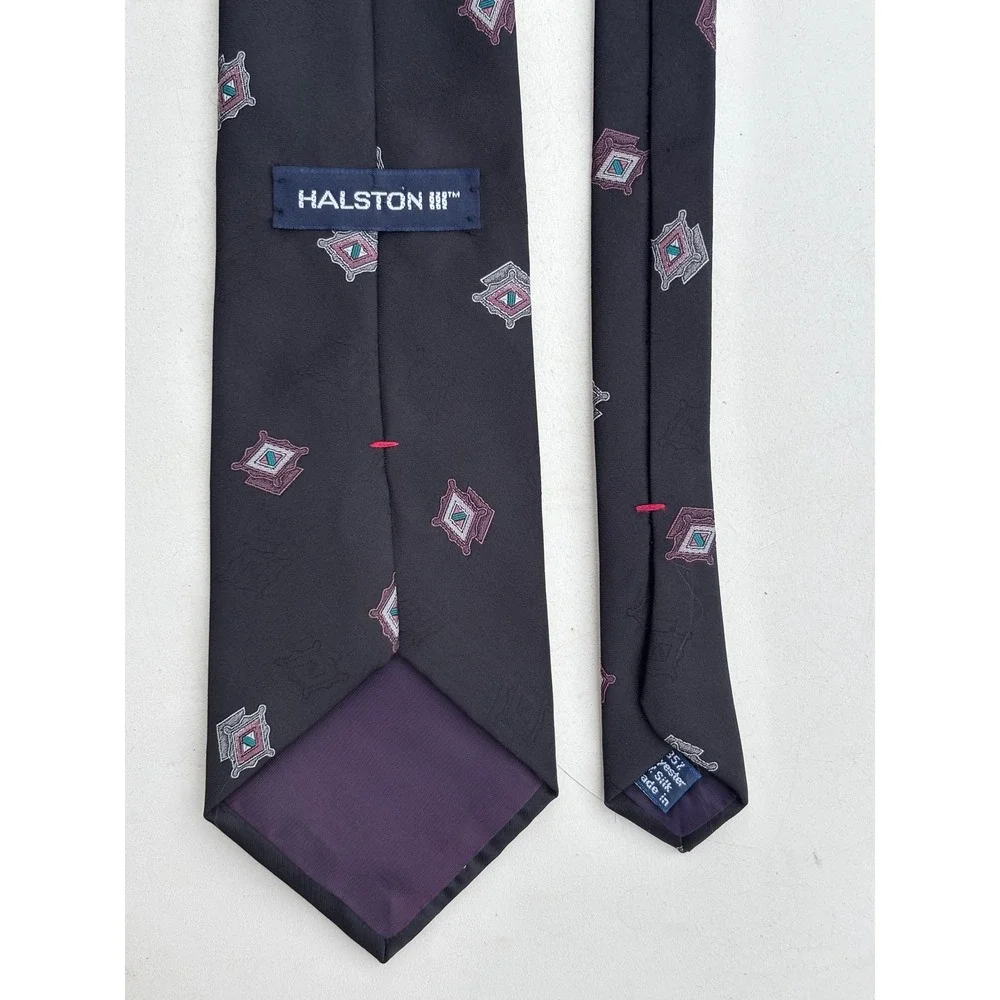 Halston III Mens Geometric Diamond Logo Silk Blend Necktie Navy Blue 3.75